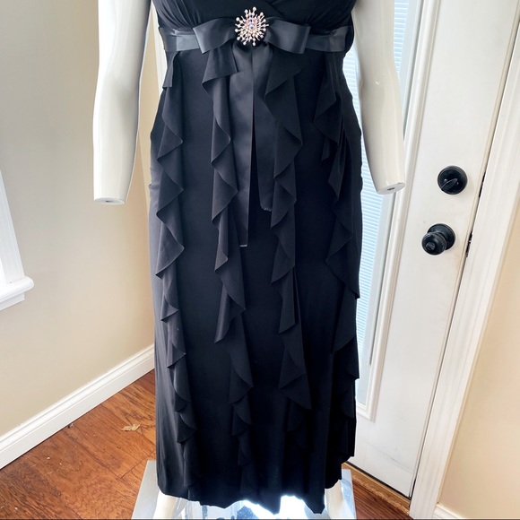 Cache Stunning Black Long Ruffle & Ribbon Brooch Formal Dress Size 8 - Picture 4 of 11